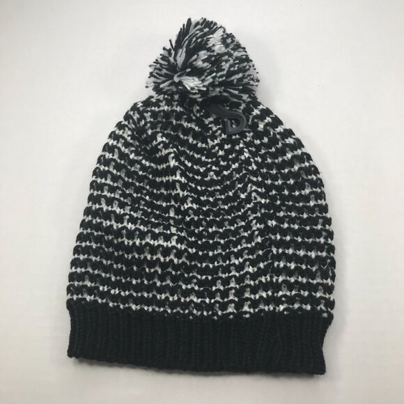 Winter Essentials Women's One Size Black/White Knit Beanie Hat With Pom New - Picture 2 of 8
